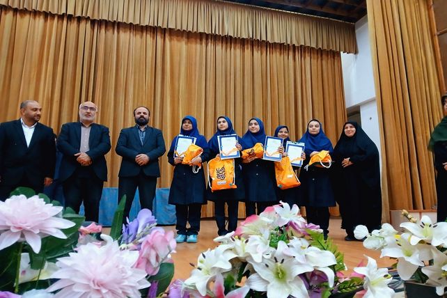 اختتامیه مسابقات «کتاب‌نوش» و «پرسش مهر» و رونمایی از دوره جدیدمسابقه پرسش مهر ریاست جمهوری در کانون شهید فهمیده کرج 