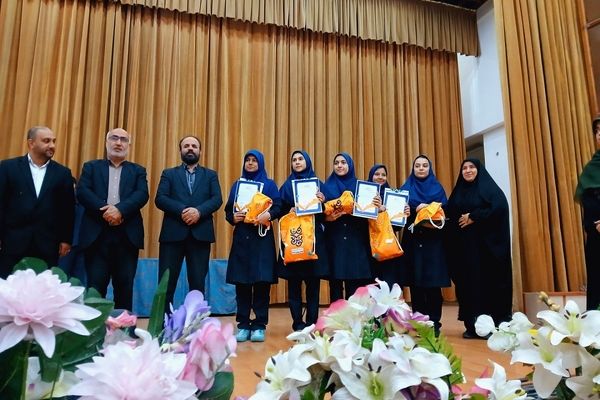 اختتامیه مسابقات «کتاب‌نوش» و «پرسش مهر» و رونمایی از دوره جدیدمسابقه پرسش مهر ریاست جمهوری در کانون شهید فهمیده کرج 