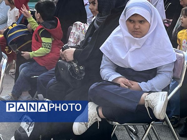 آیین نواختن زنگ مهر در آموزشگاه استثنایی ایثار ناحیه دو مشهد 
