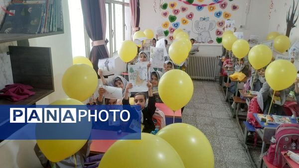 جشن شکوفه‌ها در مدرسه پیک انقلاب ناحیه 2 کرج