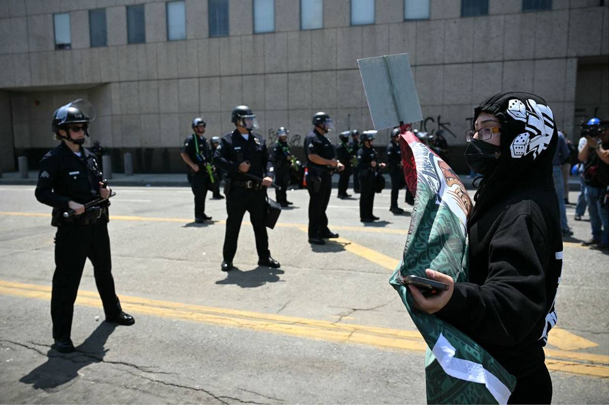 آمادهباش آمریکا برای اعتراضات جدید؛ اعلام حکومت نظامی در مرکز لسآنجلس