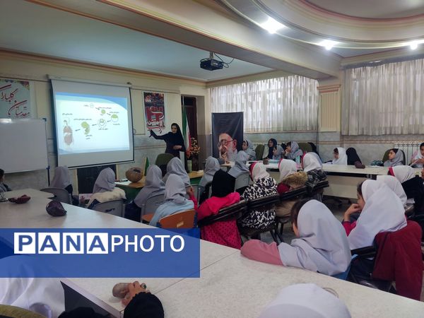 کارگاه آشنایی دانش‌آموزان با سلول‌های بنیادی و کاربردی