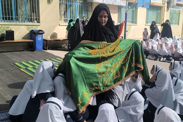 تجدیدِ پیمان با انقلاب و اهل بیت(ع) در روز ۱۳ آبان