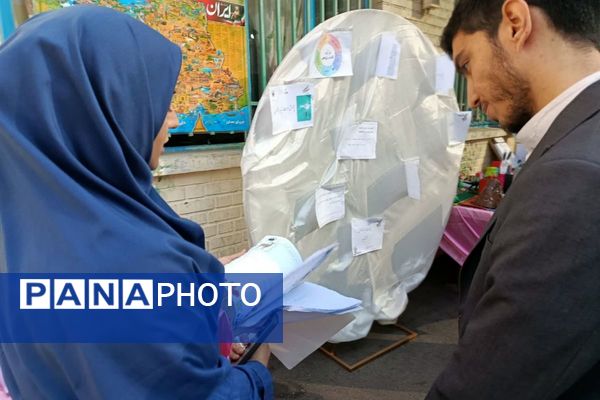 نمایشگاه دستاوردهای دانش آموزی در دبستان دخترانه وحیدکیهانی ناحیه یک شهرری