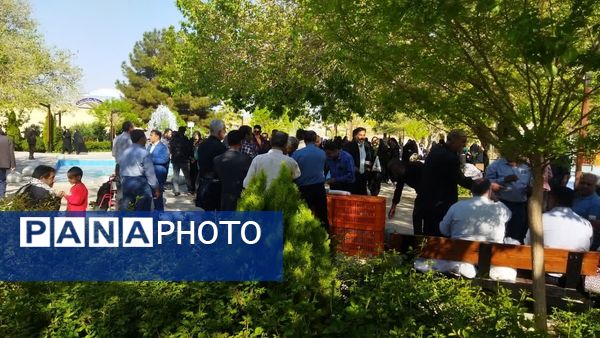 برپایی نماز عید سعید فطر در پارک شهدای کوچه بیوک