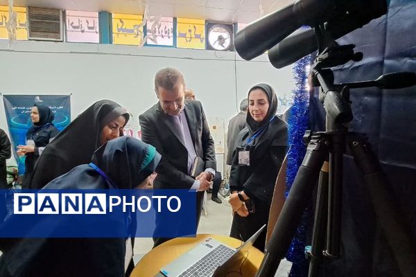 غرفه پژوهش سرای زکریای رازی، جذاب ترین غرفه نمایشگاه دستاوردهای پژوهشی دانش آموزان شهرستانهای تهران 