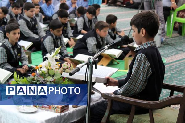محفل انس با قرآن با حضور دانش‌آموزان سمنانی