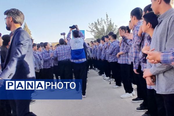 استقبال از شهید گمنام در دبیرستان معارف صدرا ولایت 
