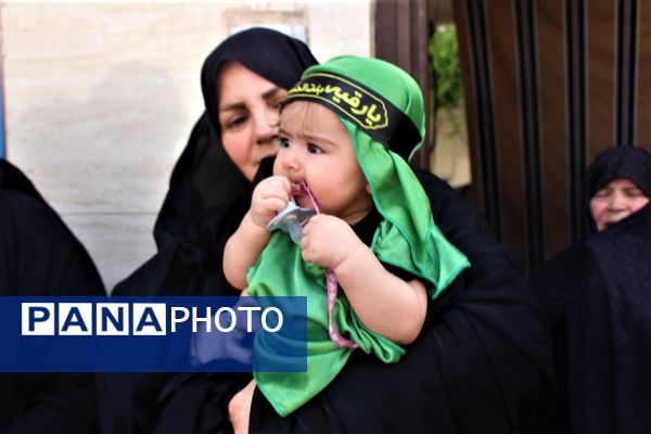 حضور پرشور کودکان قمی در دسته‌های عزاداری روز تاسوعا 