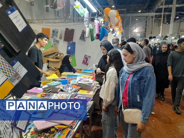 نمایشگاه بین‌المللی لوازم‌التحریر مشهد با استقبال دانش‌آموزان