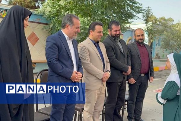 گرامیداشت هفته دفاع مقدس در دبستان طواف و معماریان ناحیه دو شهرری 