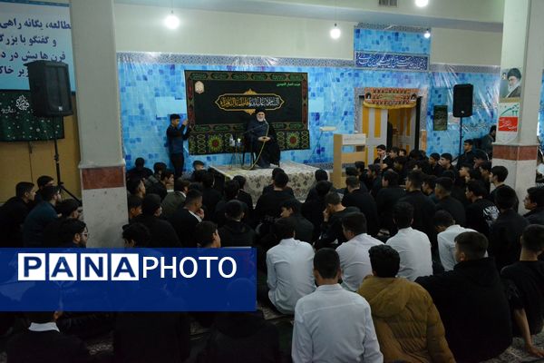 هم‌نوایی دانش‌آموزان مدرسه شهدای علم و فناوری در سوگ حضرت زهرا(س)