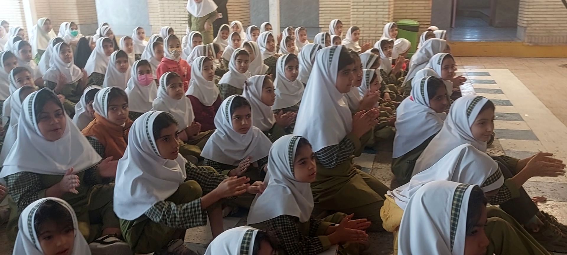 جشن روز دانش‌آموز در مدرسه شاهد حضرت معصومه(س)