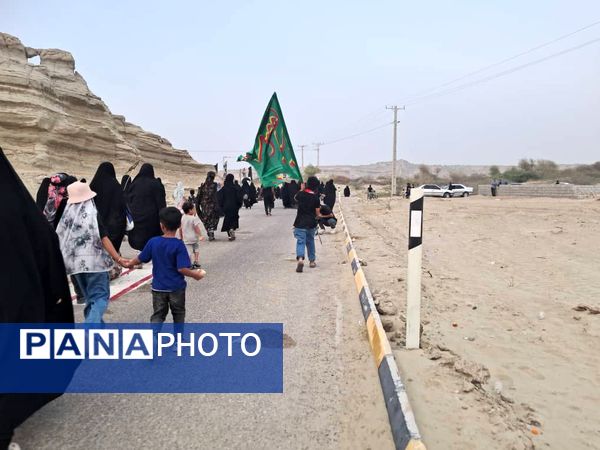 شور پیاده‌روی جاماندگان اربعین گامی به یاد شهدا