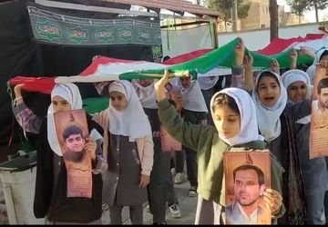 نواختن زنگ استکبار ستیزی، و حضور دانش‌آموزان دبستان پانزده خرداد در یوم الله سیزده آبان زارچ