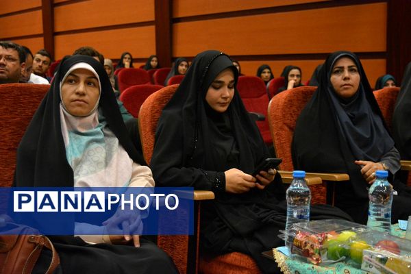نشست هم‌اندیشی معاونین پرورشی، روحانیون امین و ائمه جماعات در بهارستان‌دو