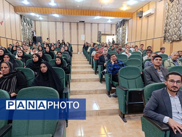 برگزاری جلسه انجمن اولیاء و مربیان دبیرستان نمونه دولتی پژوهش در آشخانه