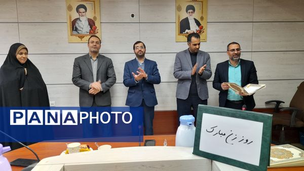 مراسم تجلیل از زحمات بانوان اداره آموزش و پرورش ملارد به مناسبت روز مادر 