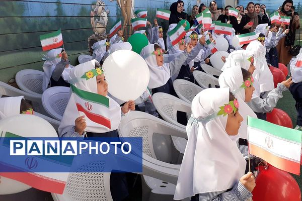 جشن شکفتن غنچه‌ ها، در دبستان مهرتابان بهارستان دو