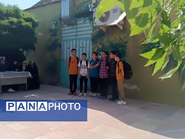 زیارت دسته جمعی معلمان در حریم قدس رضوی 