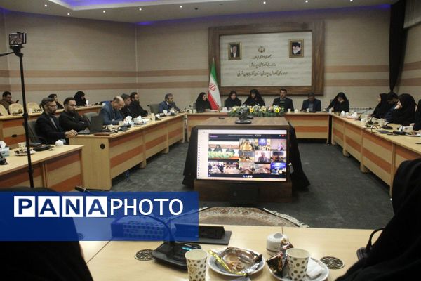 رونمایی و گردهمایی توجیهی و تبیینی بسته محصولات مدرسه‌ای ایرانمون در آذربایجان شرقی