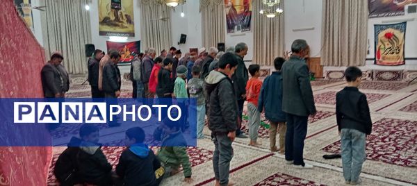 نماز جماعت در شب عزاداری شهادت حضرت فاطمه زهرا(س) در روستای نقاب