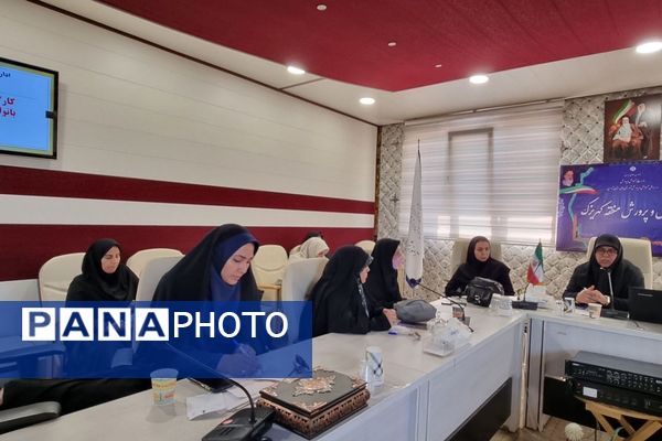 کارگاه "تبیین حقوق بانوان فرهنگی و دختران دانش‌آموز " منطقه کهریزک