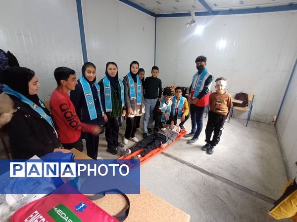 اجرای مانور سراسری زلزله در مدرسه شهید نوری مرزآباد شهرستان خدا آفرین