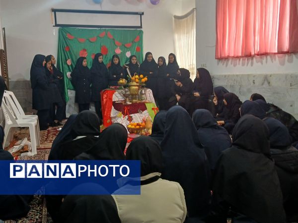 بزرگداشت شب یلدا آیین کهن ایرانی در آموزشگاه مرحوم صفری شهرستان خلیل‌آباد 