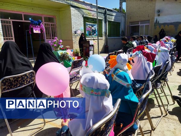 جشن شکوفه‌ها کلاس اولی در شهرستان راز