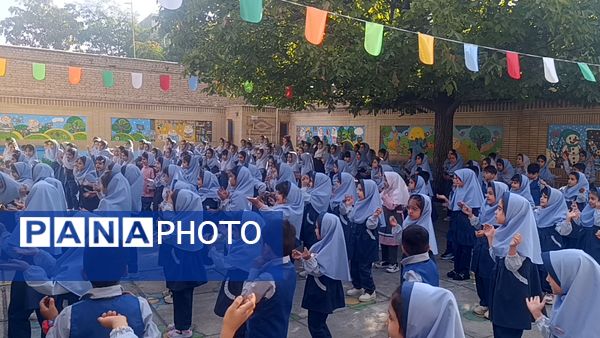 زنگ آغاز مهر در دبستان دخترانه مهر و ماه آشخانه 