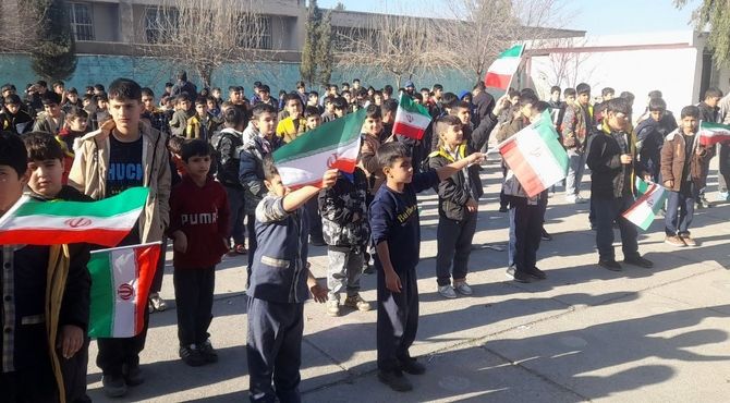 جشن‌های دهه فجر در مدارس کوهنانی؛ شور انقلابی دانش‌آموزان