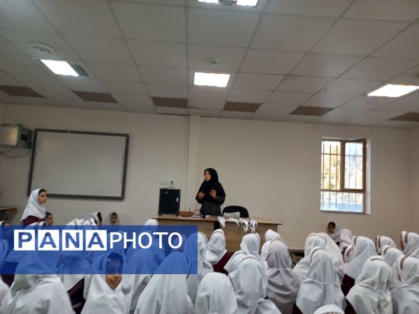 جلسه توجیهی  سفیران سلامت دبستان دخترانه شطیطه۲