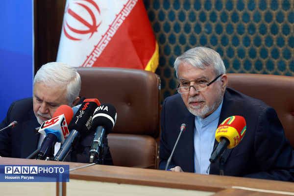 نشست خبری وزیر میراث فرهنگی، گردشگری و صنایع دستی و معاونان وزارتخانه با اصحاب رسانه