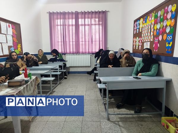 جلسه انجمن اولیا و ارائه کارنامه های هشدار به والدین در مدرسه شهید نجفی فدافن