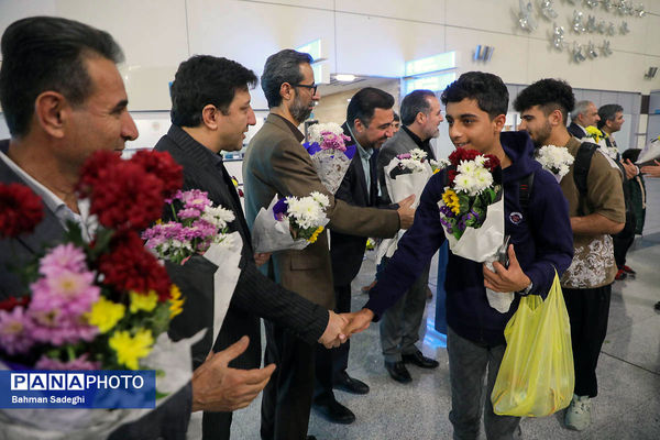 مراسم استقبال بازگشت اولین کاروان عمره گذار دانش آموزان پسر