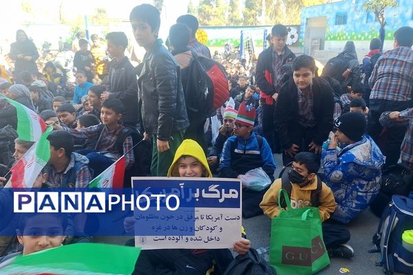 شادی دانش‌آموزان معارف ۶ در جشن پیروزی انقلاب 