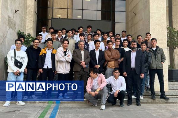 بازدید از دانشکده دندانپزشکی تهران دانش‌آموزان دبیرستان شهدای علم‌ و فناوری بهارستان دو
