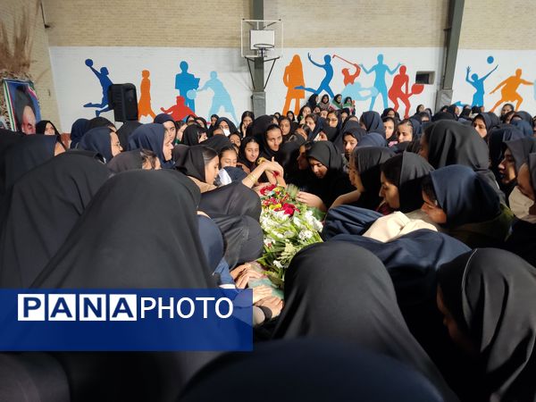 مراسم تشییع و استقبال از شهید گمنام در مدارس شهرستان سروستان