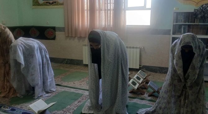 آماده‌سازی محفل عبادی دانش‌آموزان مردانی آذر ناحیه ۲ تبریز