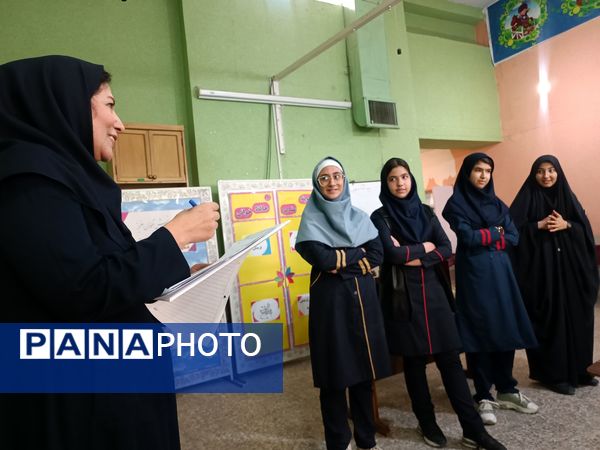 مسابقه مشاعره و حافظ‌خوانی در کانون شهدای فرهنگی ملارد