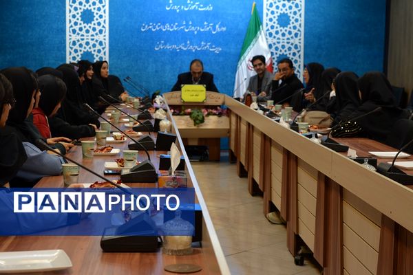 تقدیر از برگزیدگان لیگ جت در سالن فرهنگ بهارستان‌دو