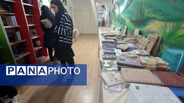 نمایشگاه کتاب در کانون فرهنگی تربیتی ولی عصر(عج) 