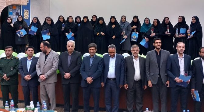 گرامیداشت مقام معلم با حضور مسئولان در فرهنگ‌سرای بزرگ شهر اراک