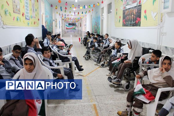 بازدید مدیرکل آموزش و پرورش استان خراسان رضوی از مدرسه خدیجه ی کبری (س) 