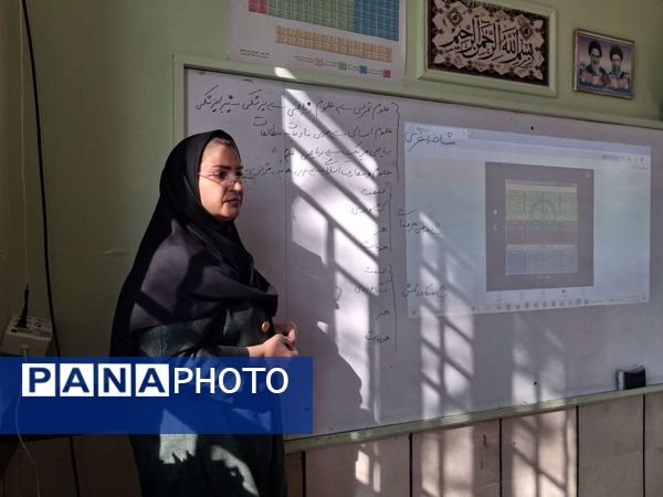 دومین جلسه هدایت تحصیلی پایه نهم در دبیرستان مادرمهربان خلیل آباد