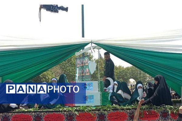 تشییع باشکوه پیکر شهدای اقتدار با حضور دانش‌آموزان رباط کریم در تهران