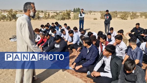 اقامه نماز باران در دل کویر توسط دانش‌آموزان هنرستان شهید رجایی زارچ