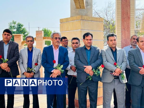 گلزار شهداء ؛ میزبان مسئولان شهرستان عنبرآباد همزمان با آغاز هفته دفاع مقدس