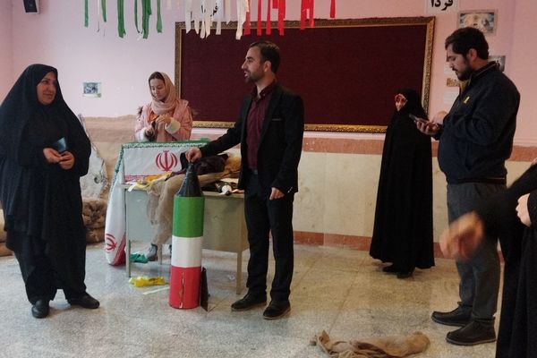 تعهد و تلاش دانش‌آموزان مدرسه انقلاب کوهدشت در فعالیت‌های مدرسه